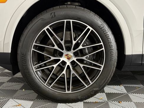 Certified 2025 Porsche Cayenne image 11