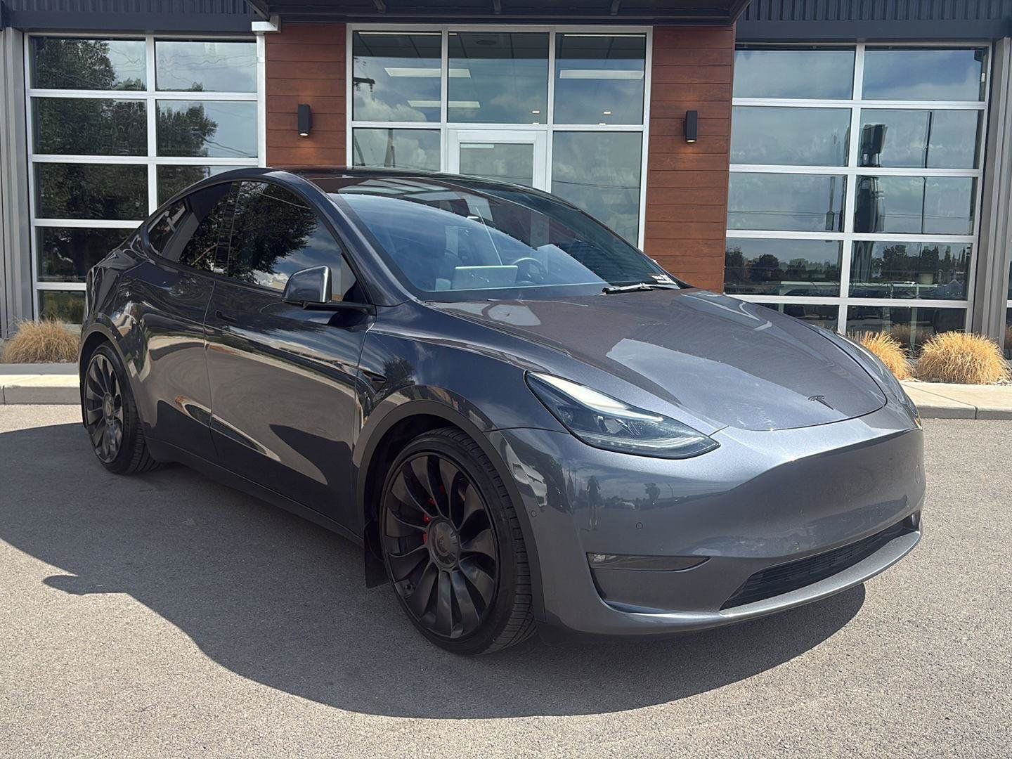 Used 2022 Tesla Model Y Performance AWD/4WD image 2