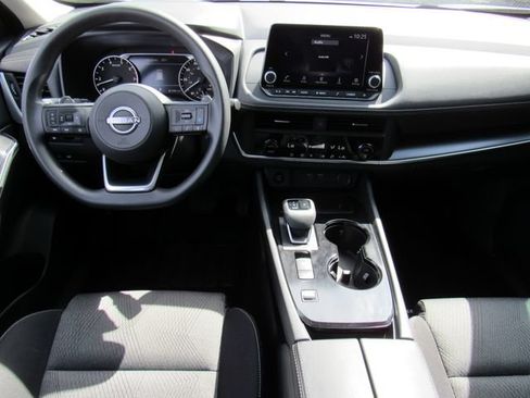 Certified 2024 Nissan Rogue SV FWD image 17