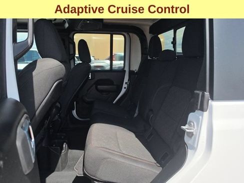 Used 2026 Jeep Gladiator Mojave AWD/4WD image 7