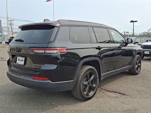 Used 2023 Jeep Grand Cherokee L Limited w/ Black Appearance Package AWD/4WD image 31