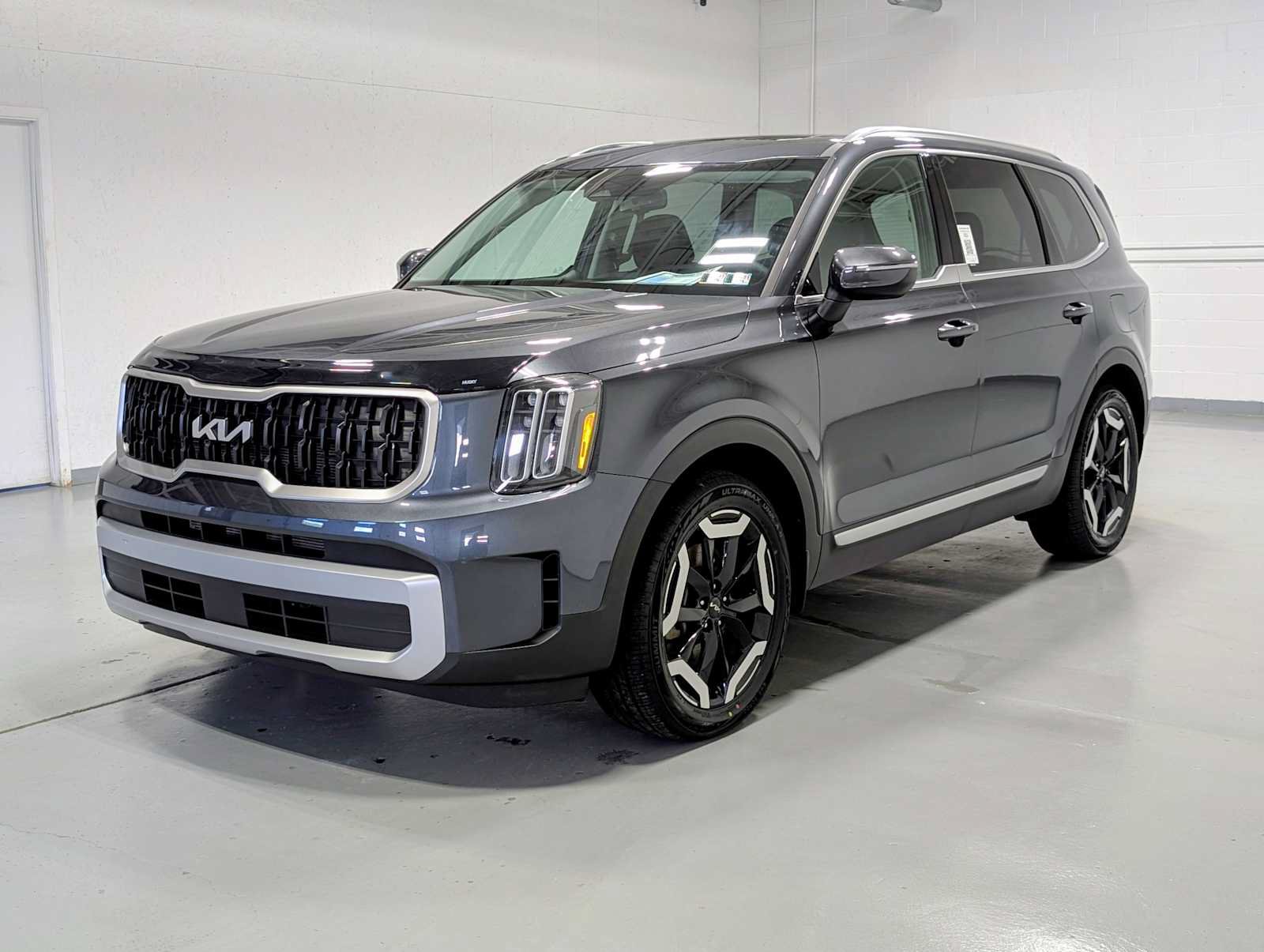 Used 2024 Kia Telluride EX w/ EX Captain's Chair Package AWD/4WD image 1
