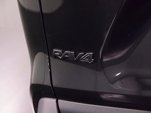 Used 2022 Toyota RAV4 XLE AWD/4WD image 11