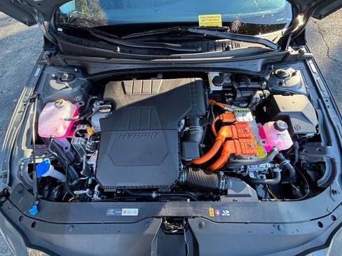 Used 2025 Hyundai Elantra Limited image 35