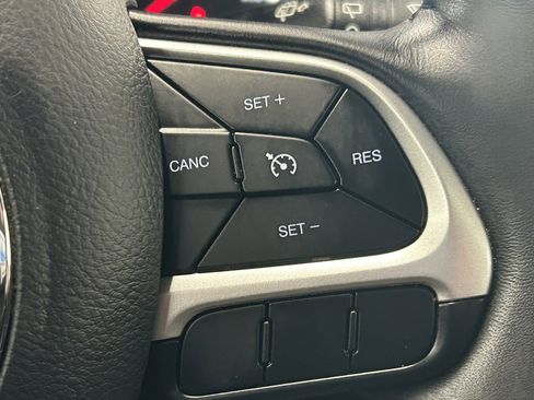 Used 2018 Jeep Compass Latitude image 24