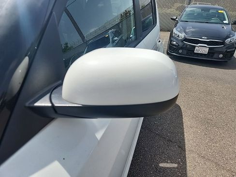 Used 2017 Kia Soul + FWD image 7