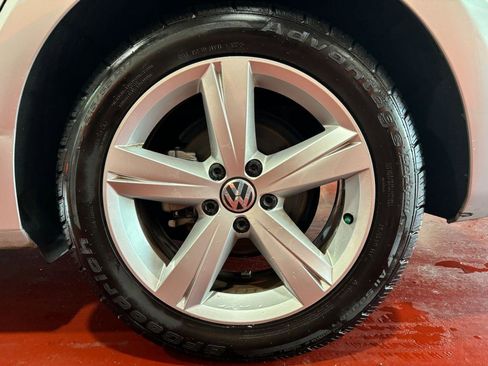 Used 2014 Volkswagen Passat 2.5 SE image 34
