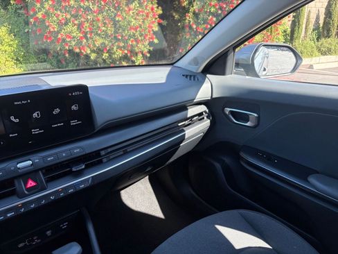 Used 2025 Kia K4 LXS image 35