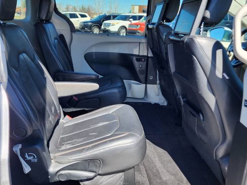 Used 2017 Chrysler Pacifica Touring-L Plus image 20