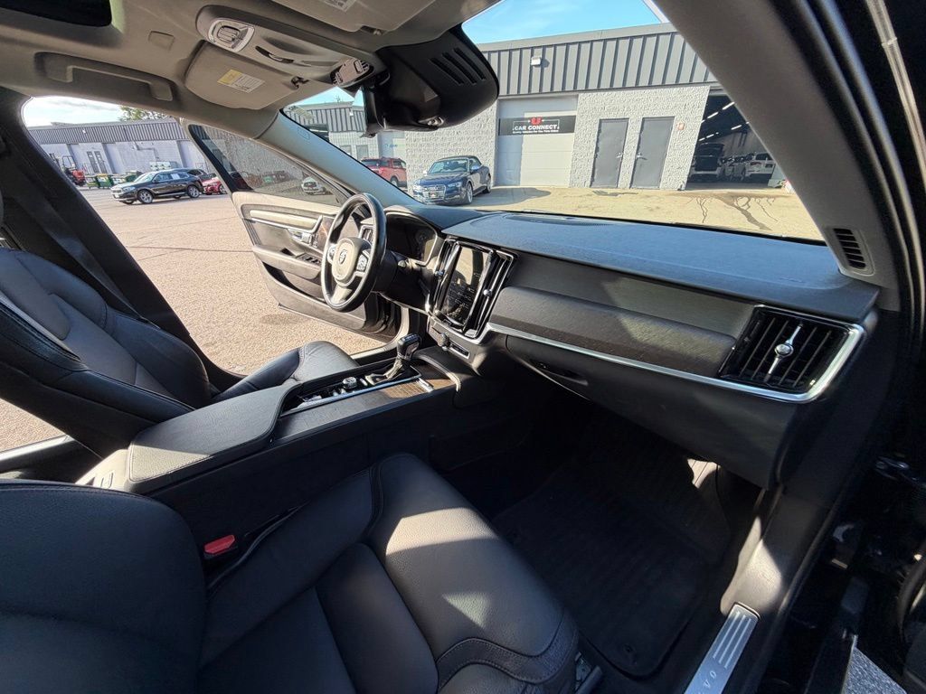 Used 2020 Volvo V90 T6 Cross Country w/ Protection Package Premier AWD/4WD image 28