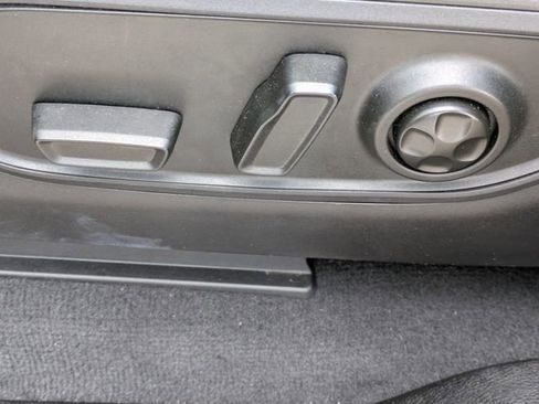 Certified 2025 Jeep Grand Cherokee Limited w/ Luxury Tech Group II image 16