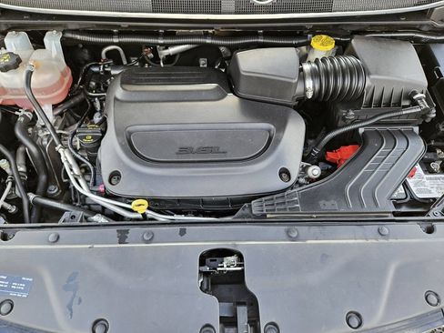 Used 2024 Chrysler Pacifica Touring FWD image 31