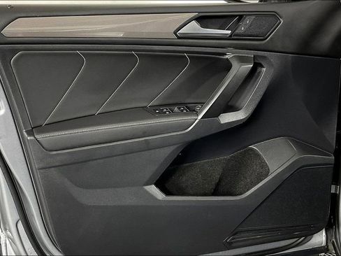 Used 2023 Volkswagen Tiguan SE image 24