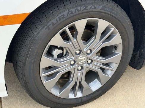 Used 2025 Honda Odyssey Touring image 9