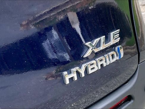 Used 2022 Toyota Sienna XLE image 10