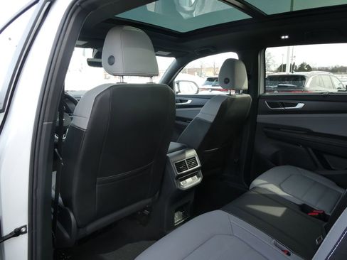 New 2026 Volkswagen Atlas Cross Sport SEL R-Line AWD/4WD image 11