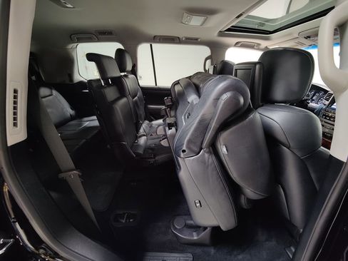 Used 2015 Lexus LX 570 4WD w/ Luxury Package image 21