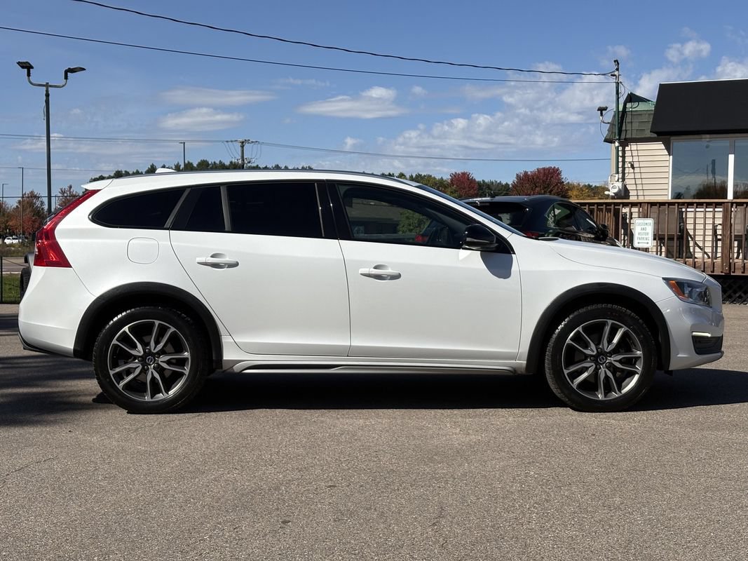 Used 2017 Volvo V60 T5 Cross Country w/ Convenience Package AWD/4WD image 9