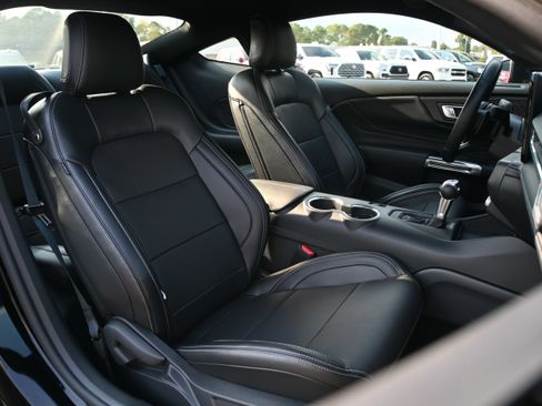 Used 2025 Ford Mustang GT Premium image 19