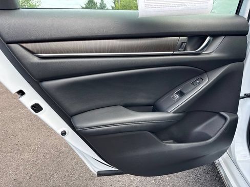 Used 2018 Honda Accord Touring image 21