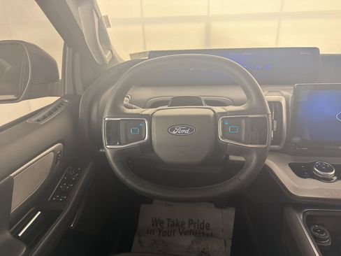Used 2025 Ford Expedition Active AWD/4WD image 11