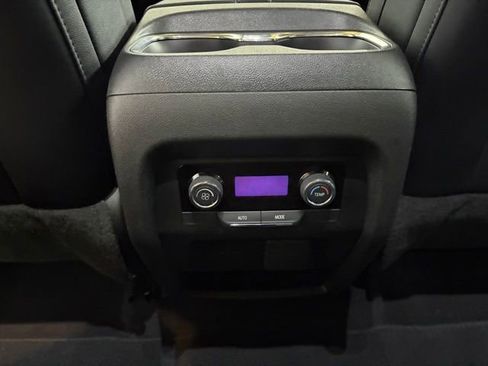 Used 2024 Chevrolet Traverse Z71 AWD/4WD image 21