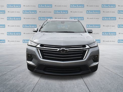 Used 2023 Chevrolet Traverse LT image 2