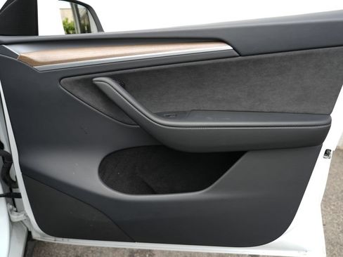 Used 2023 Tesla Model Y AWD image 35