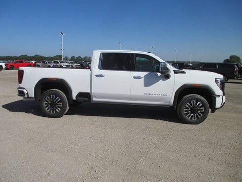 New 2026 GMC Sierra 2500 Denali Ultimate AWD/4WD image 3