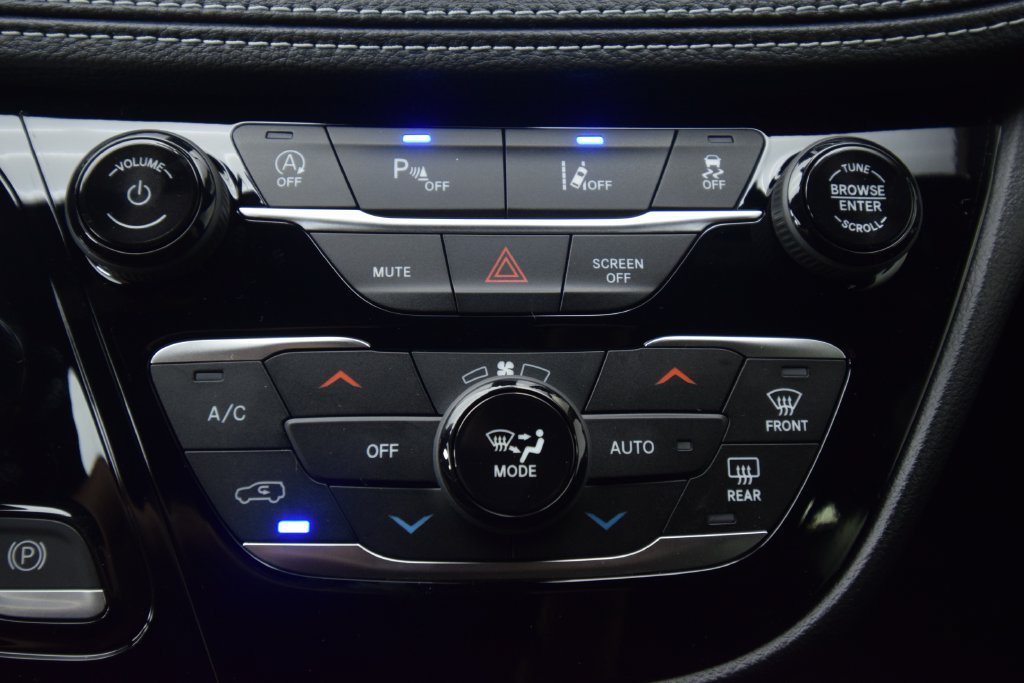 New 2027 Chrysler Pacifica Select AWD/4WD image 19
