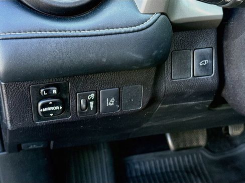 Used 2018 Toyota RAV4 XLE FWD image 9