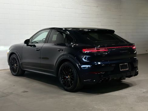 Used 2023 Porsche Cayenne GTS image 3