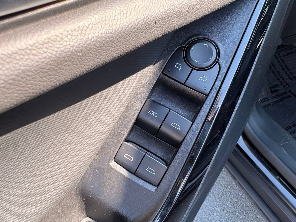 Used 2025 Chevrolet Equinox LT FWD image 12