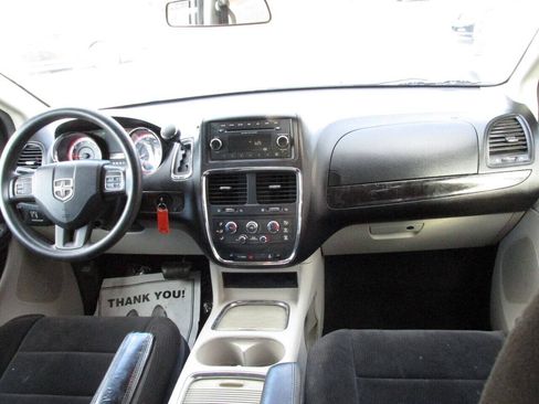 Used 2013 Dodge Grand Caravan SXT FWD image 25