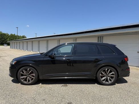 Used 2023 Audi SQ7 Prestige w/ Prestige Package AWD/4WD image 2