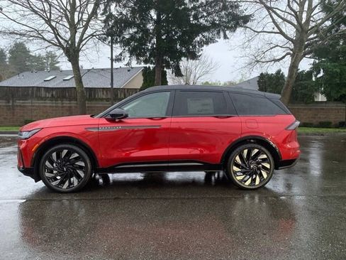 New 2026 Lincoln Nautilus Reserve image 2