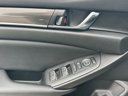 Used 2022 Honda Accord Sport image 11