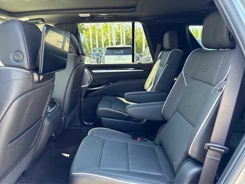 New 2026 Cadillac Escalade Luxury w/ LPO, Radiant Package AWD/4WD image 10