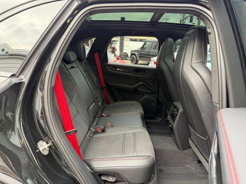 Used 2025 Porsche Cayenne GTS image 59