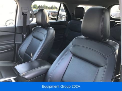 Used 2022 Ford Explorer XLT w/ Equipment Group 202A AWD/4WD image 4