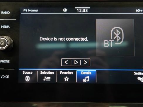 Used 2022 Volkswagen Tiguan SE w/ Panoramic Sunroof Package image 30