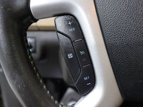 Used 2011 Chevrolet Traverse LTZ AWD/4WD image 34