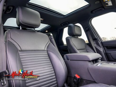 Used 2023 Land Rover Discovery S R-Dynamic image 23