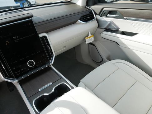 Certified 2025 GMC Acadia Denali w/ Super Cruise Package image 11