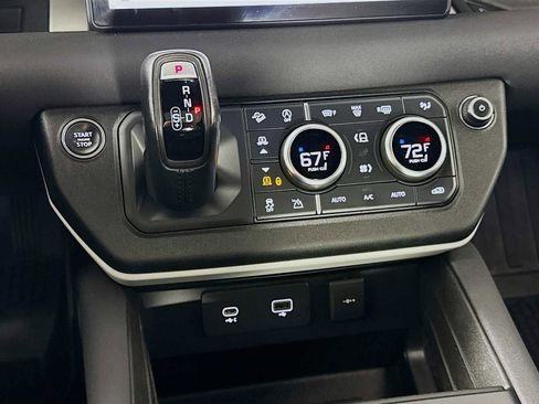 Used 2023 Land Rover Defender 110 X-Dynamic SE image 17