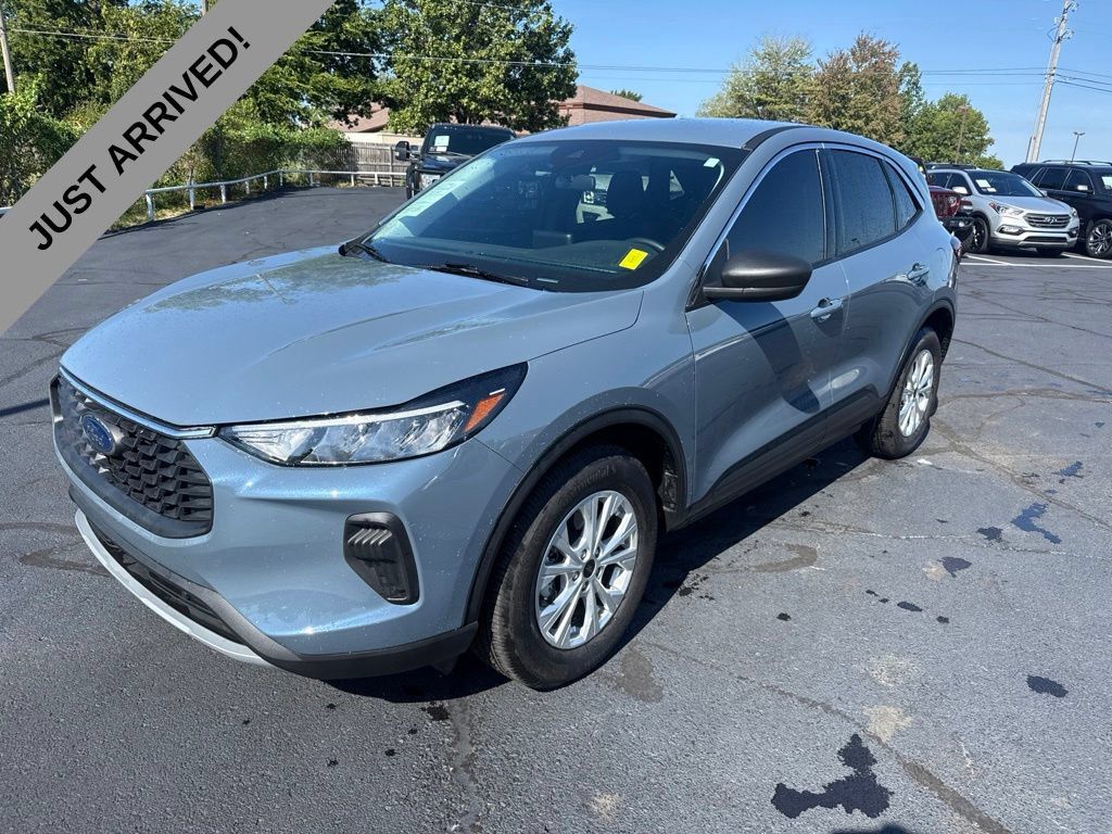 Used 2024 Ford Escape Active AWD/4WD image 1
