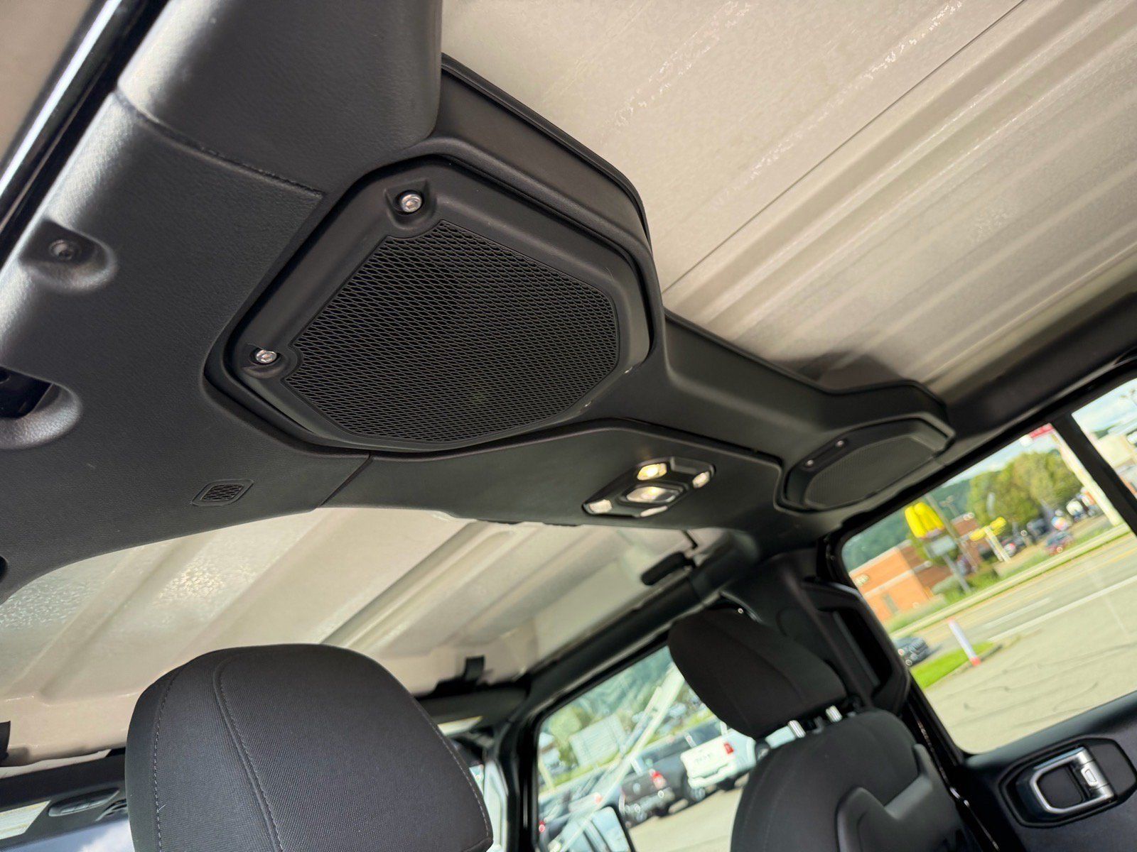 Used 2021 Jeep Gladiator Rubicon AWD/4WD image 13