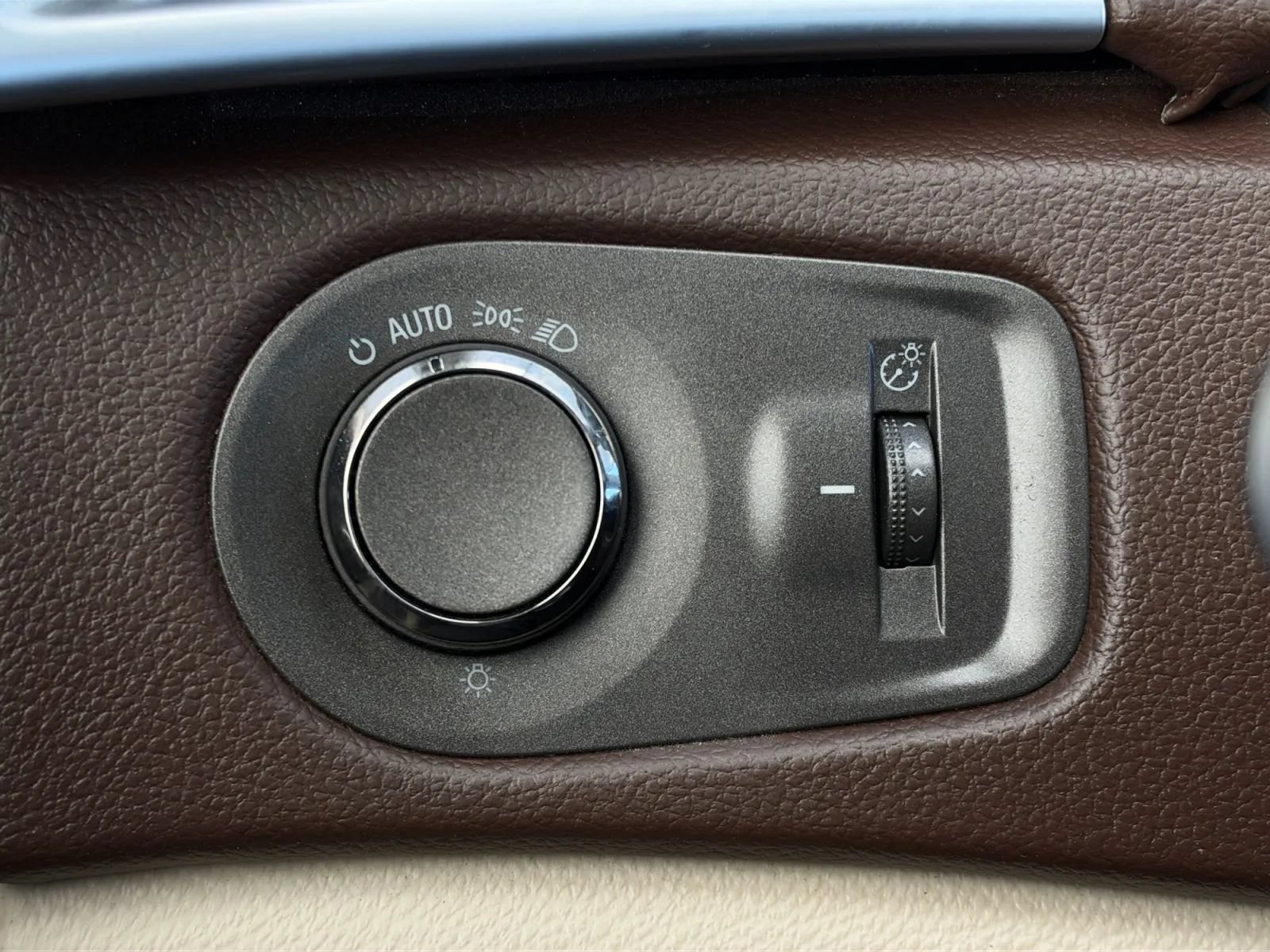 Used 2011 Cadillac SRX Luxury FWD image 40