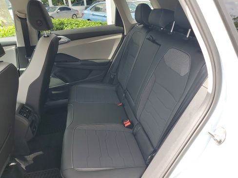 New 2025 Volkswagen Taos SE image 9