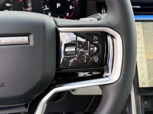 New 2025 Land Rover Discovery Sport S image 19